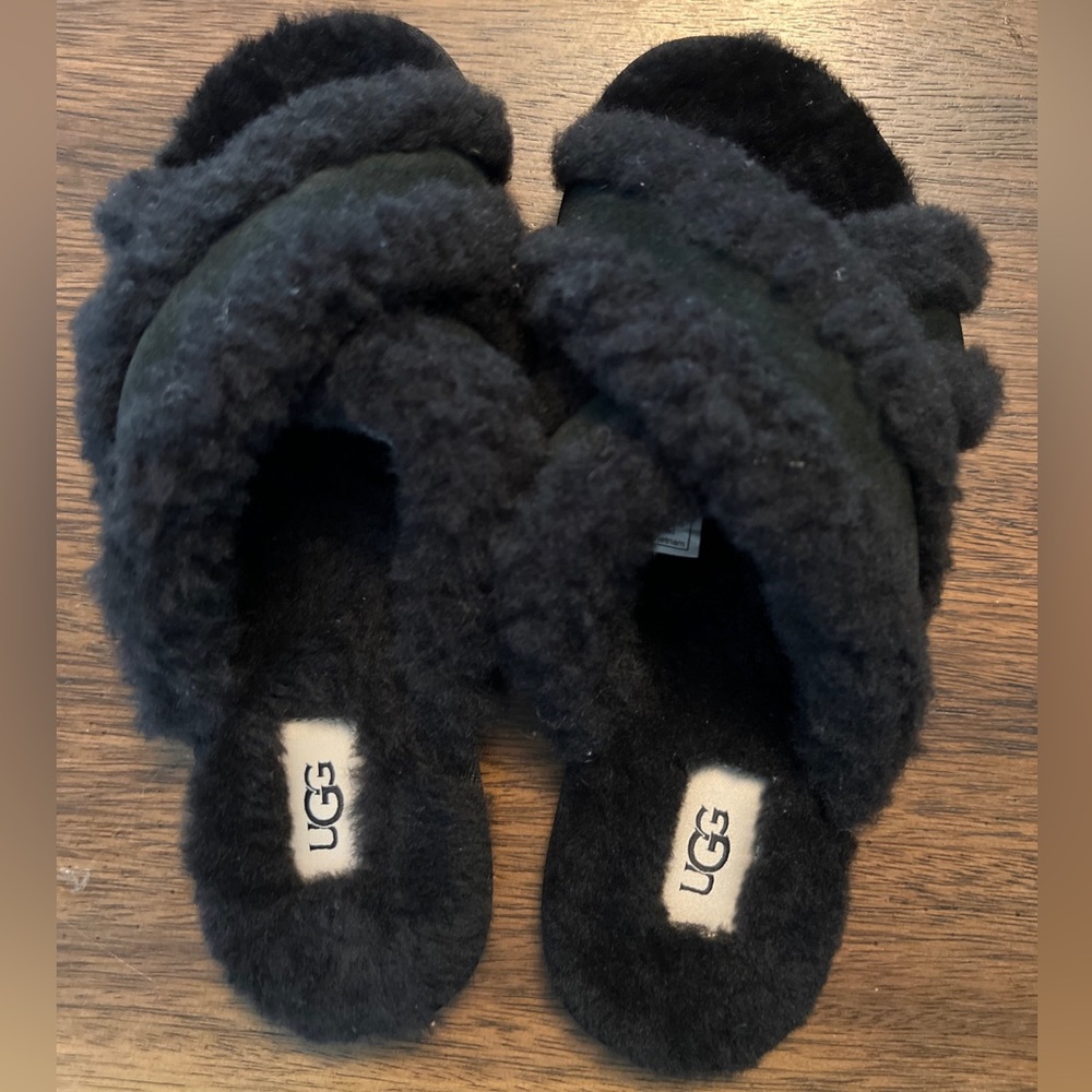 Ugg scuffita slide on slippers
